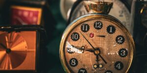 a line of antique and vintage clocks to represent the best time to visit an antique mall